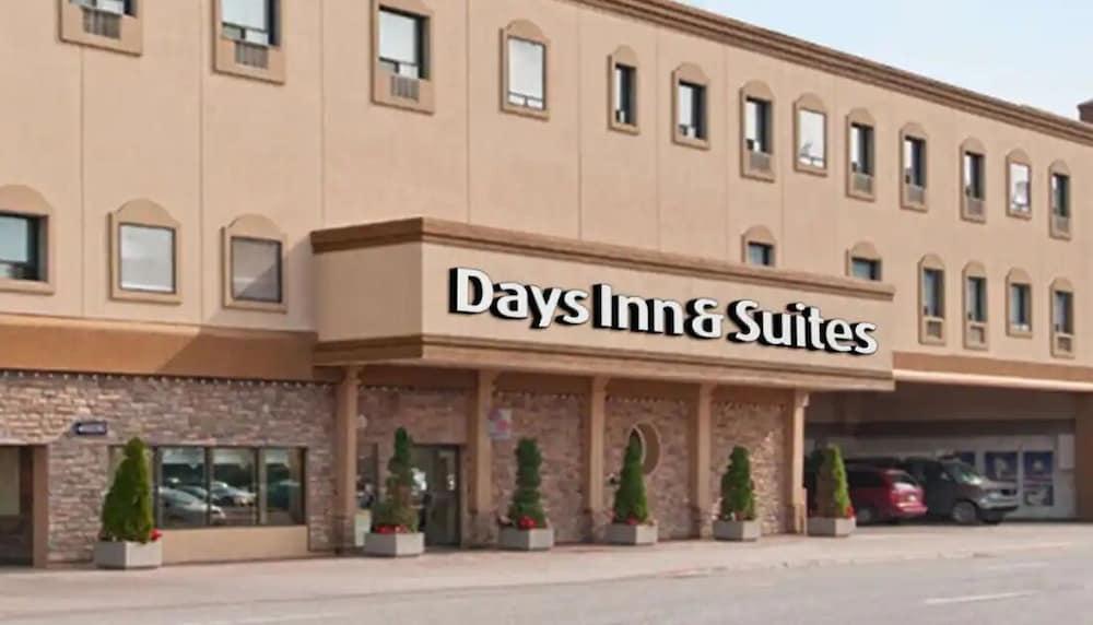 Days Inn & Suites By Wyndham Sault Ste. Marie On Buitenkant foto