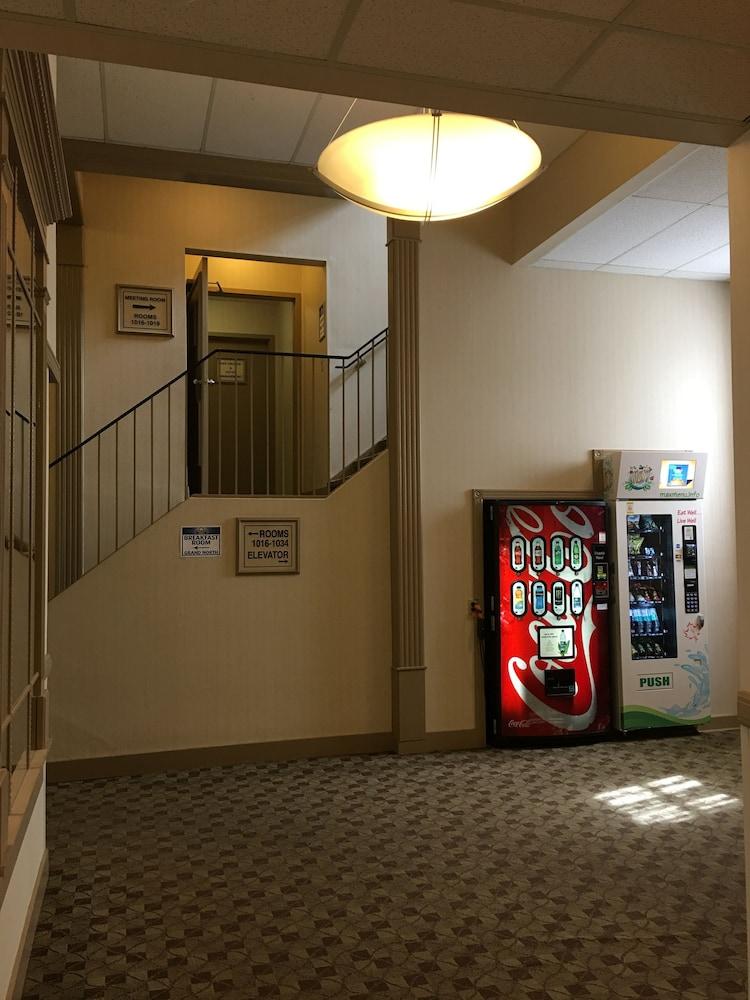 Days Inn & Suites By Wyndham Sault Ste. Marie On Buitenkant foto