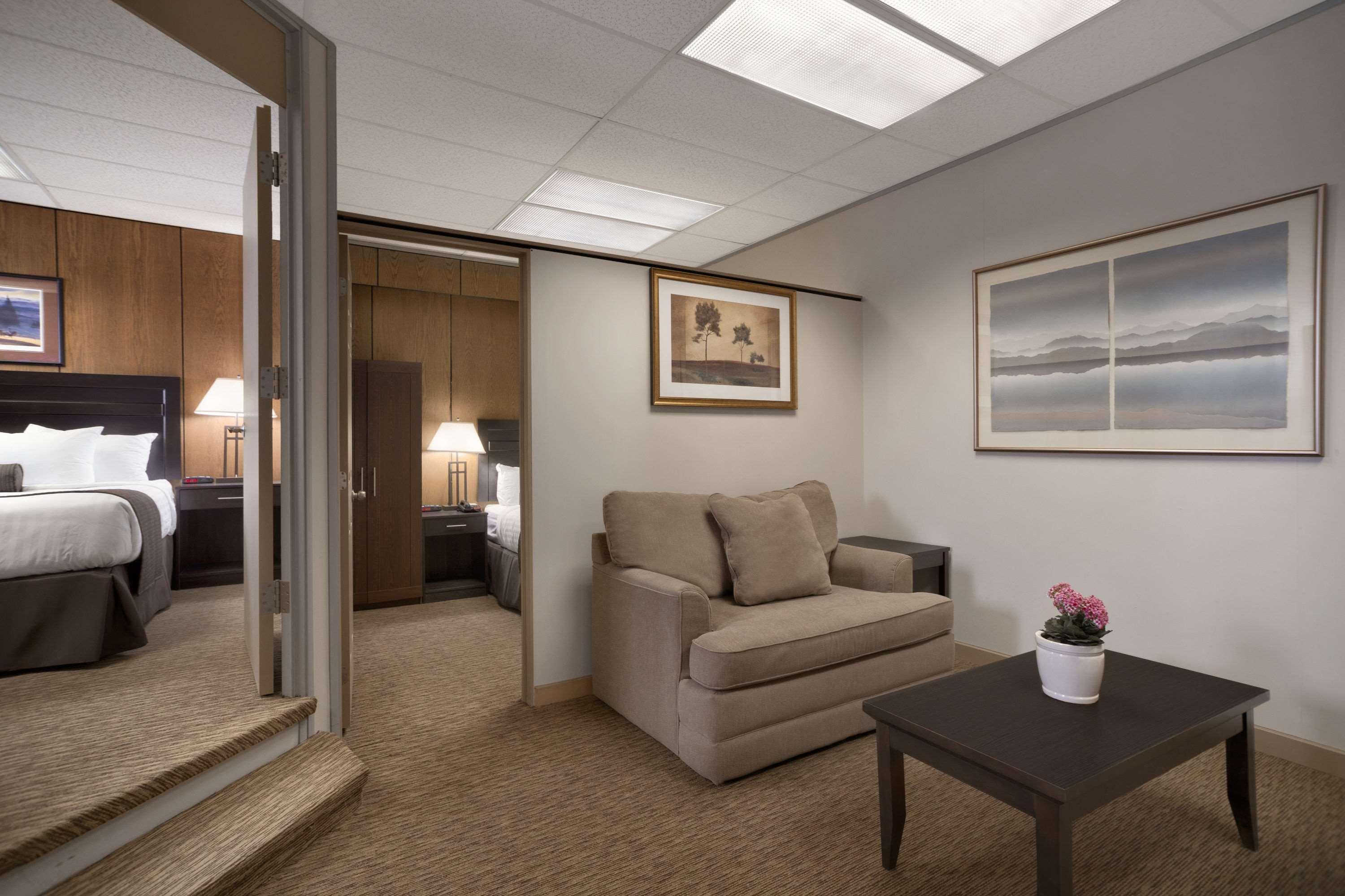 Days Inn & Suites By Wyndham Sault Ste. Marie On Buitenkant foto