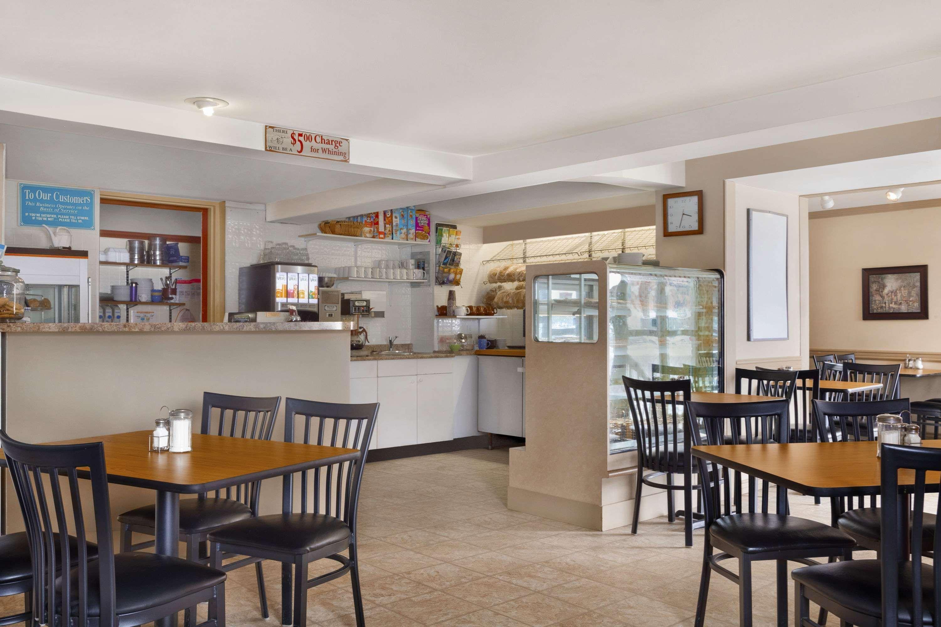 Days Inn & Suites By Wyndham Sault Ste. Marie On Buitenkant foto