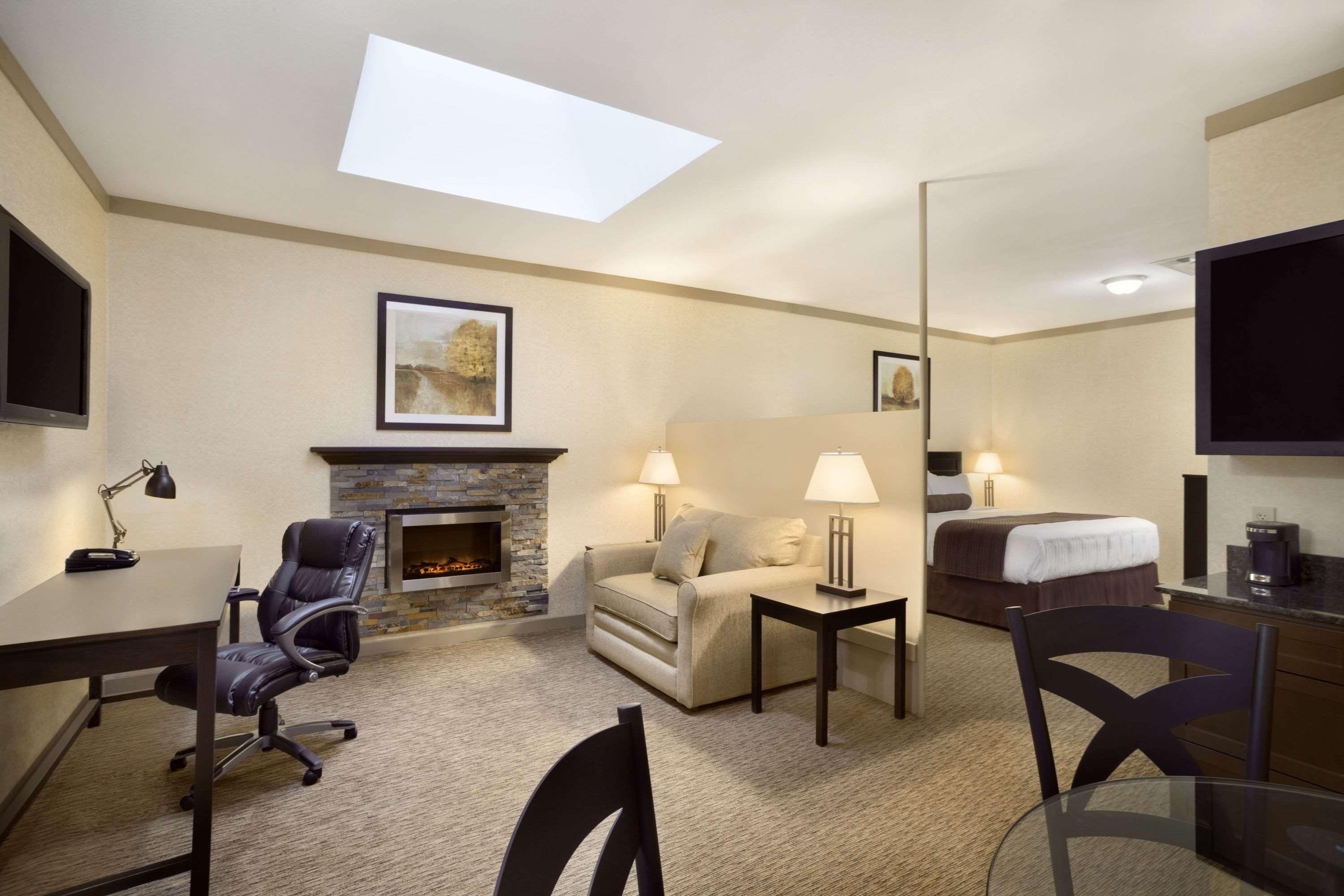 Days Inn & Suites By Wyndham Sault Ste. Marie On Buitenkant foto