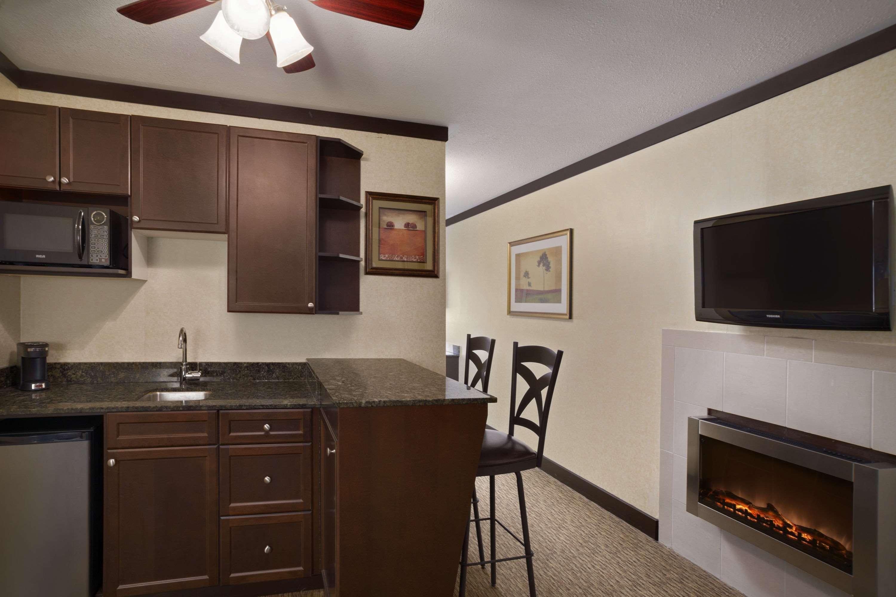 Days Inn & Suites By Wyndham Sault Ste. Marie On Buitenkant foto