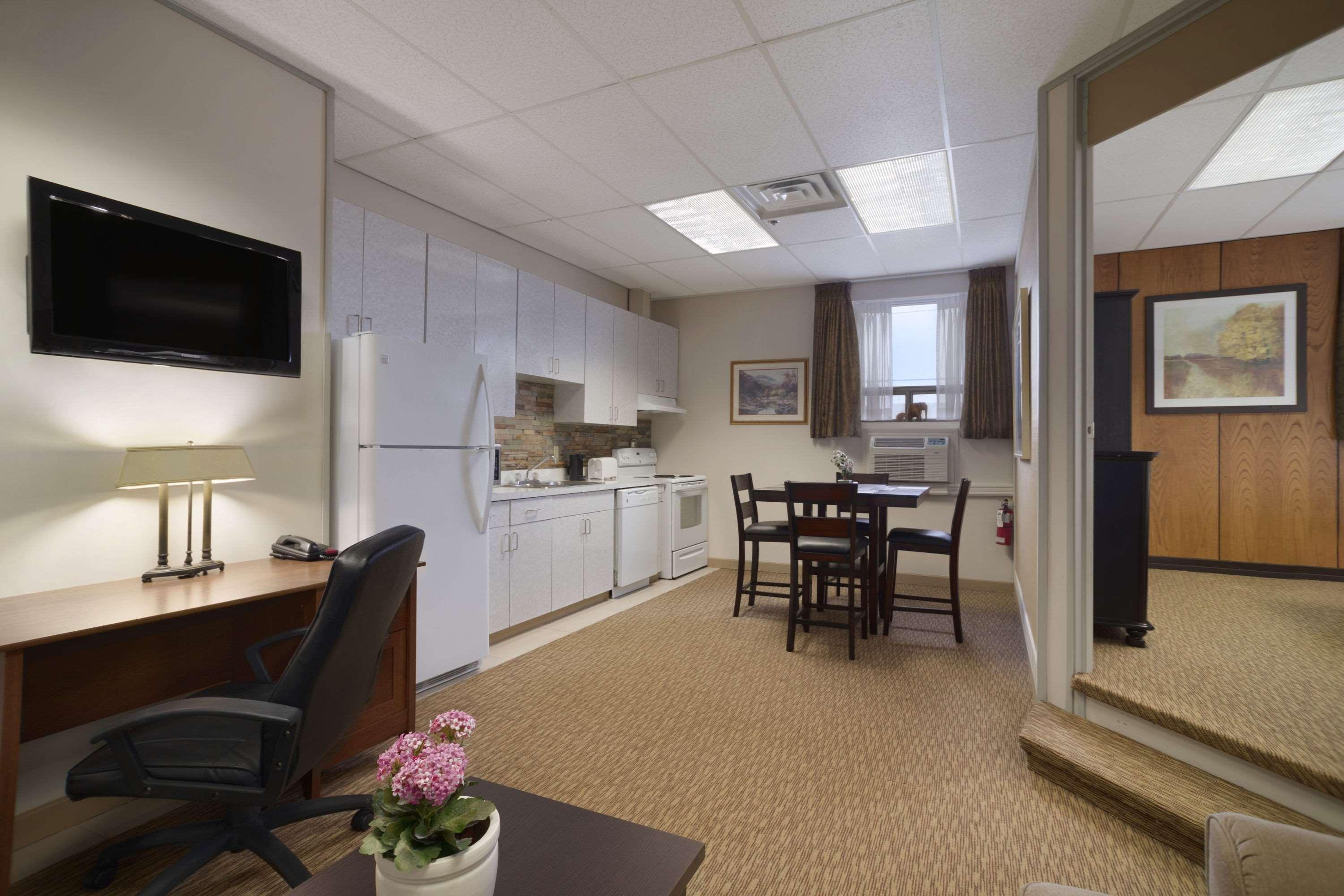 Days Inn & Suites By Wyndham Sault Ste. Marie On Buitenkant foto