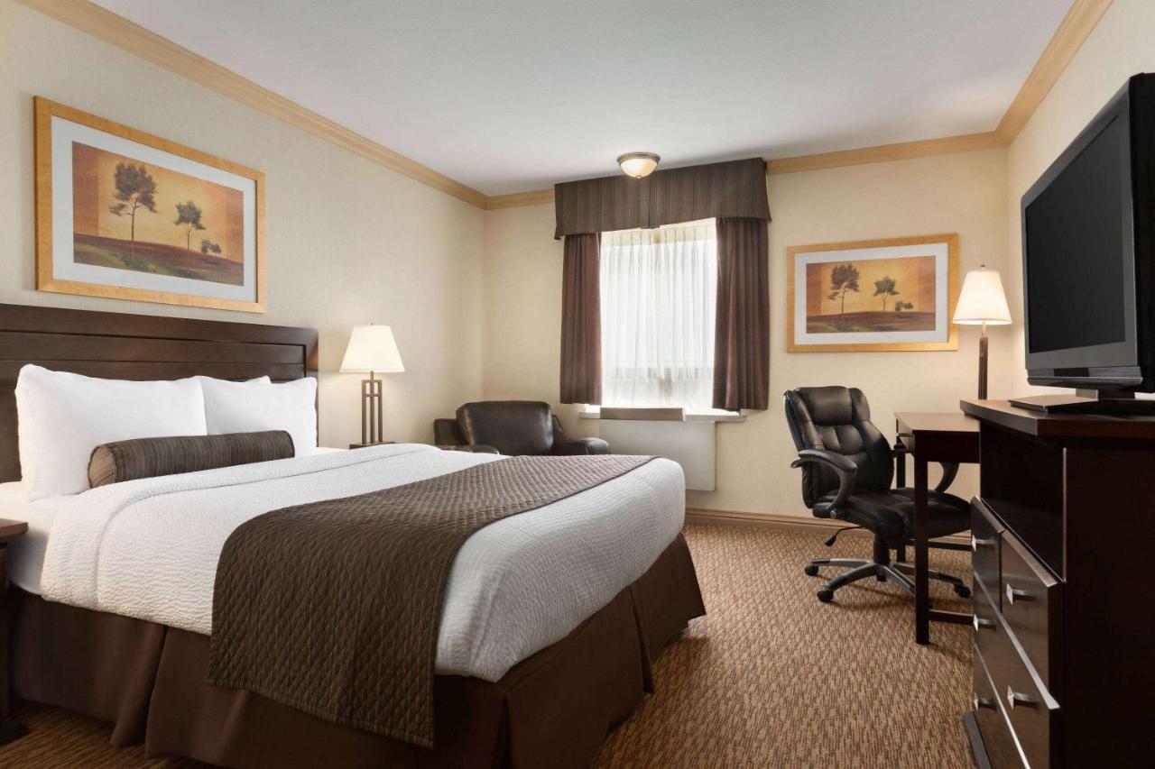 Days Inn & Suites By Wyndham Sault Ste. Marie On Buitenkant foto