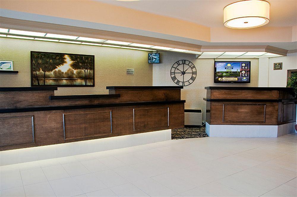 Days Inn & Suites By Wyndham Sault Ste. Marie On Buitenkant foto