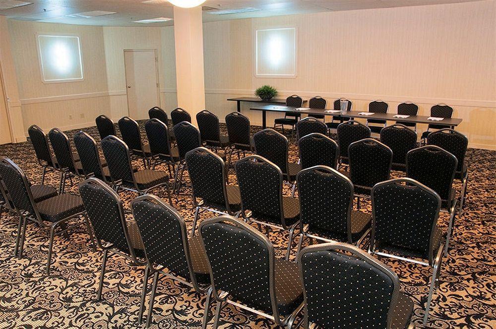 Days Inn & Suites By Wyndham Sault Ste. Marie On Buitenkant foto