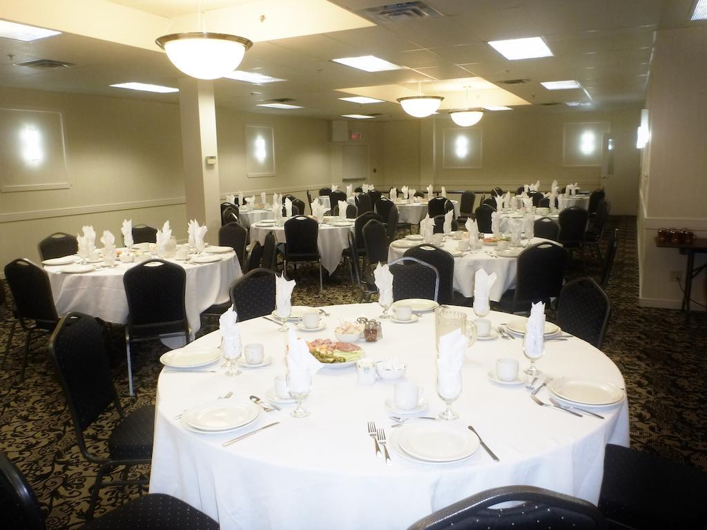 Days Inn & Suites By Wyndham Sault Ste. Marie On Buitenkant foto