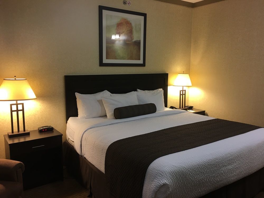 Days Inn & Suites By Wyndham Sault Ste. Marie On Buitenkant foto