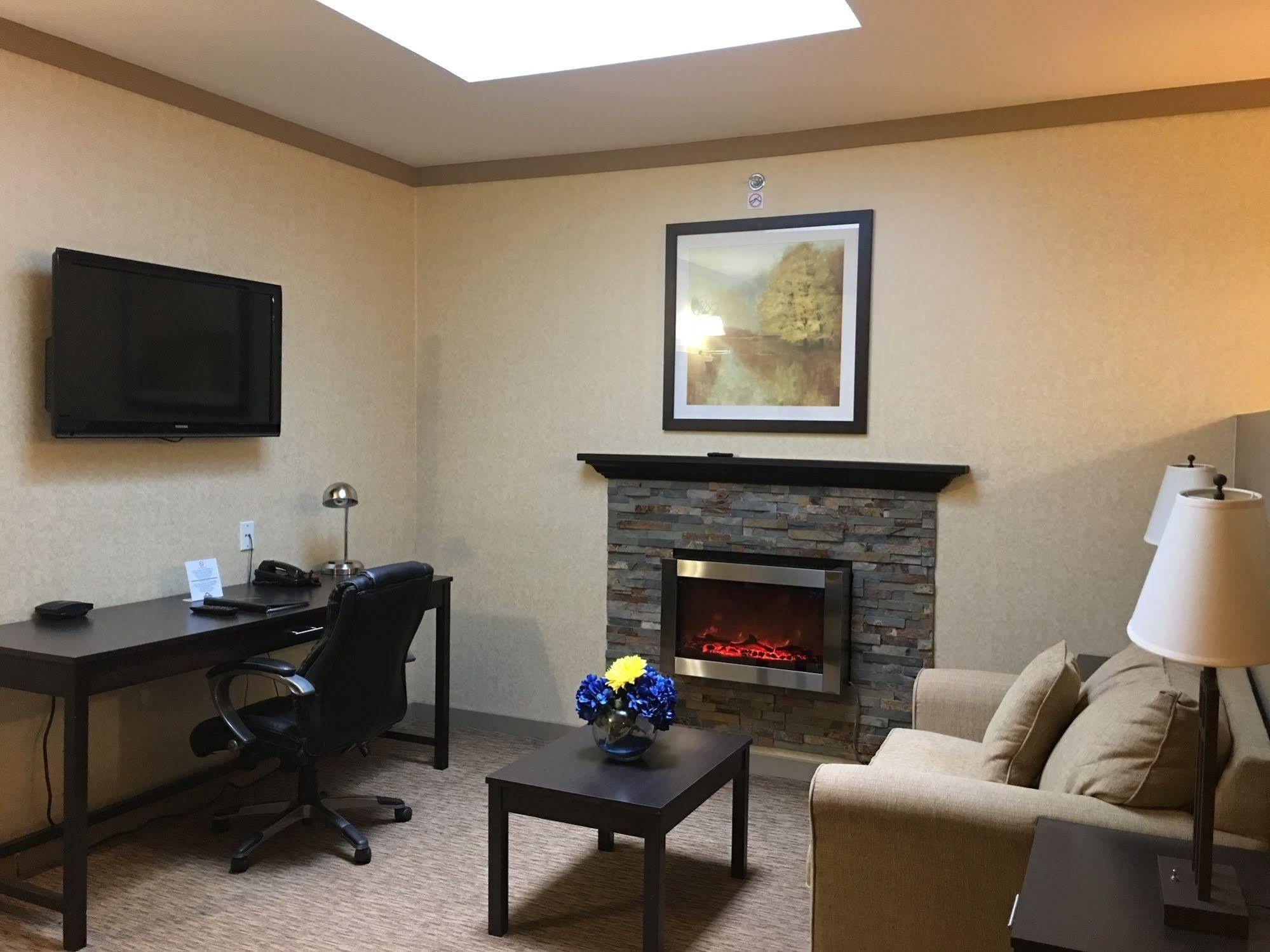 Days Inn & Suites By Wyndham Sault Ste. Marie On Buitenkant foto