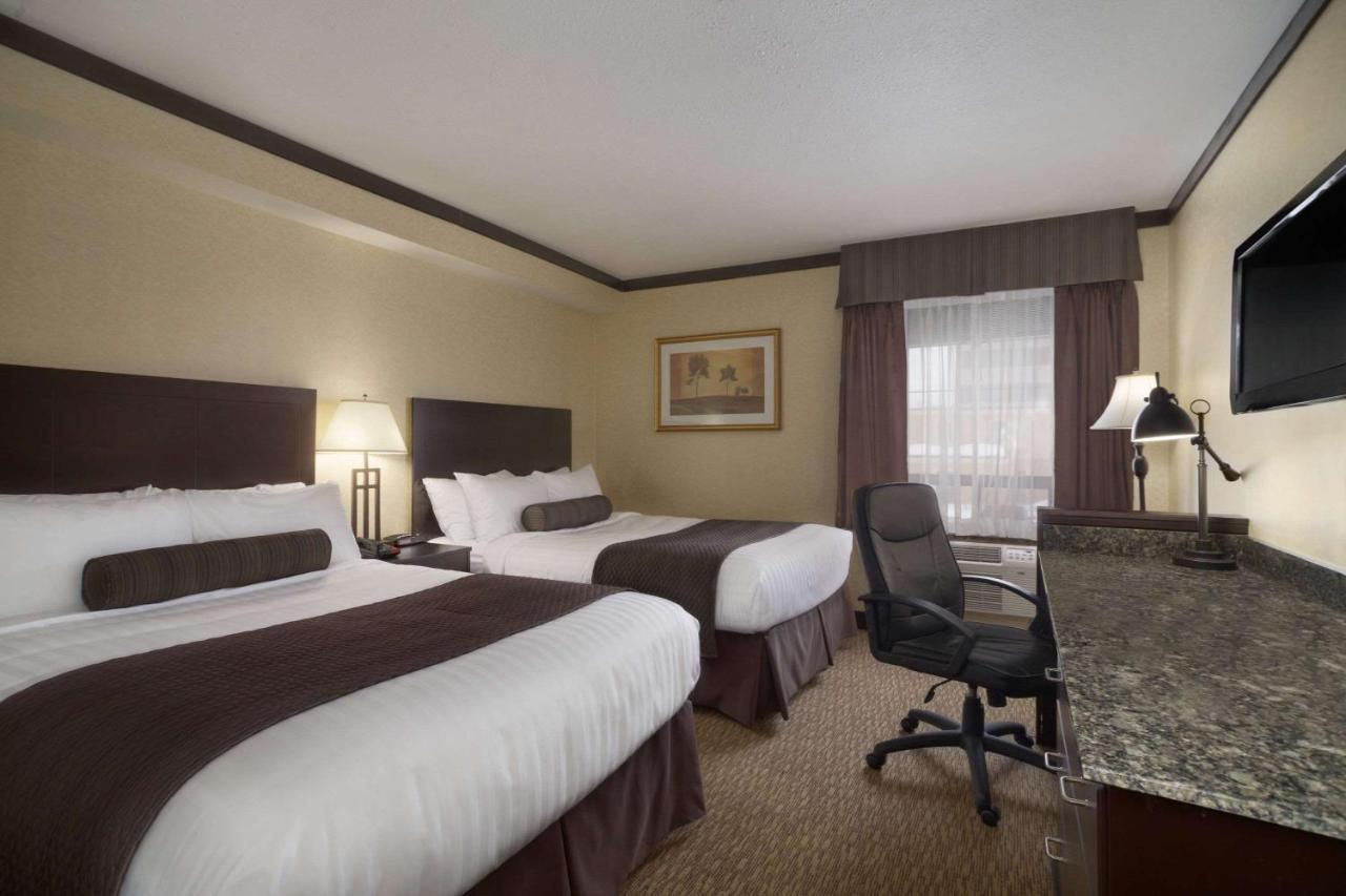 Days Inn & Suites By Wyndham Sault Ste. Marie On Buitenkant foto
