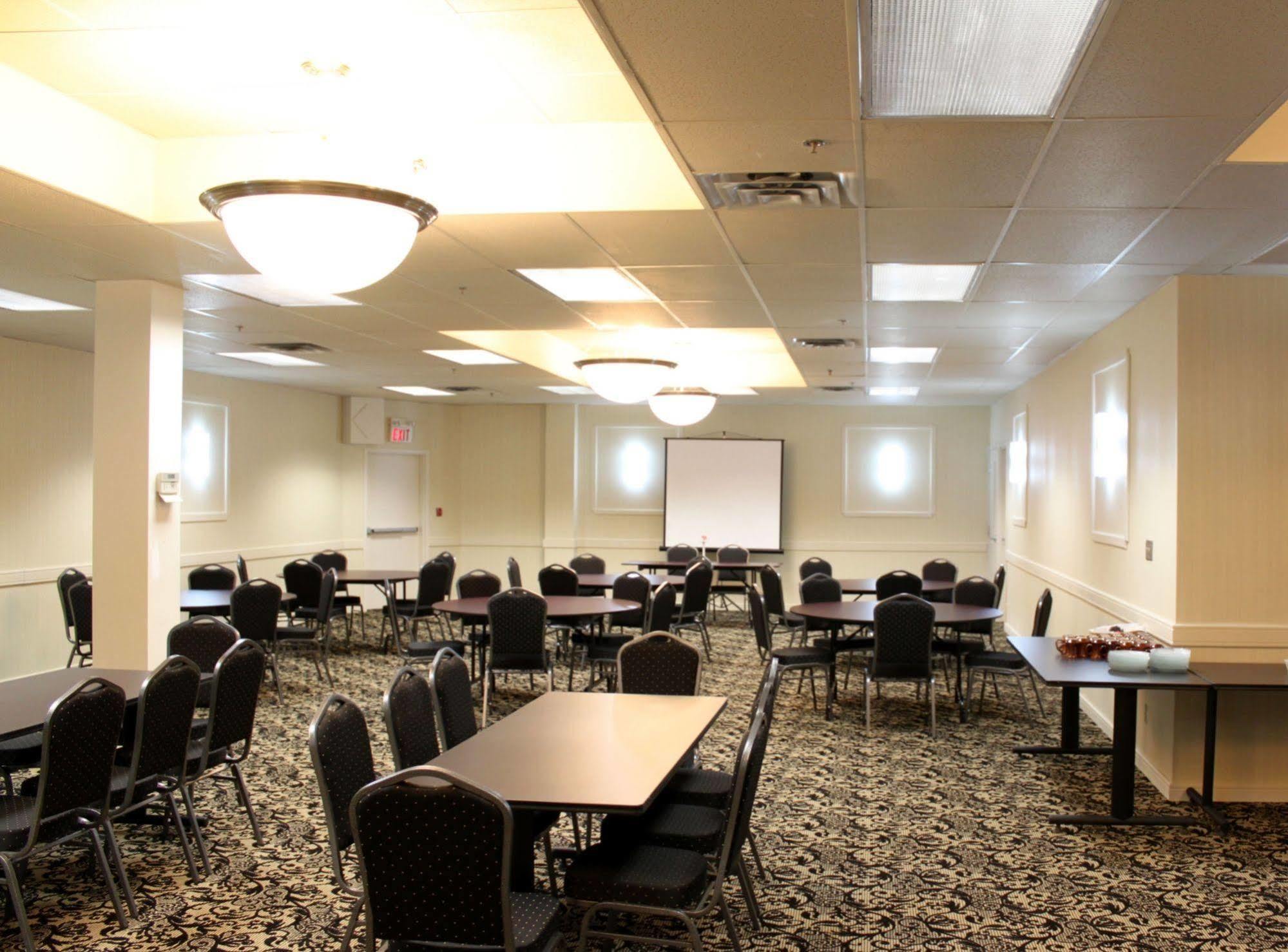 Days Inn & Suites By Wyndham Sault Ste. Marie On Zakenleven foto