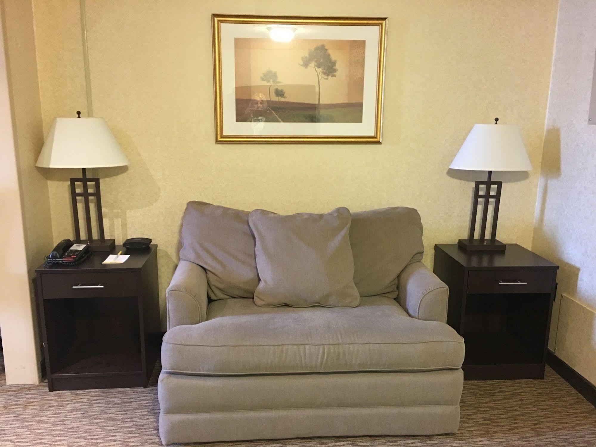 Days Inn & Suites By Wyndham Sault Ste. Marie On Buitenkant foto