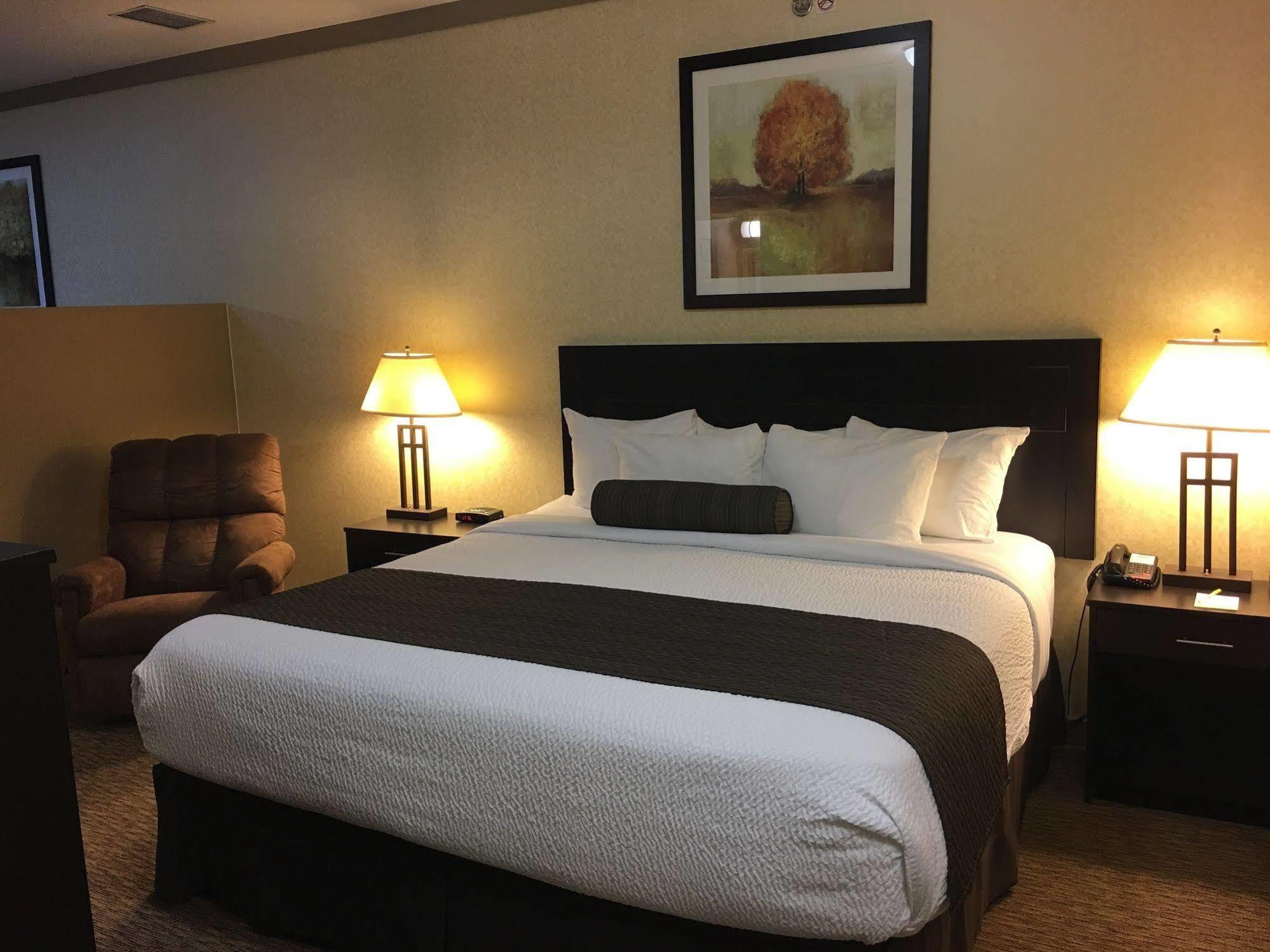 Days Inn & Suites By Wyndham Sault Ste. Marie On Buitenkant foto