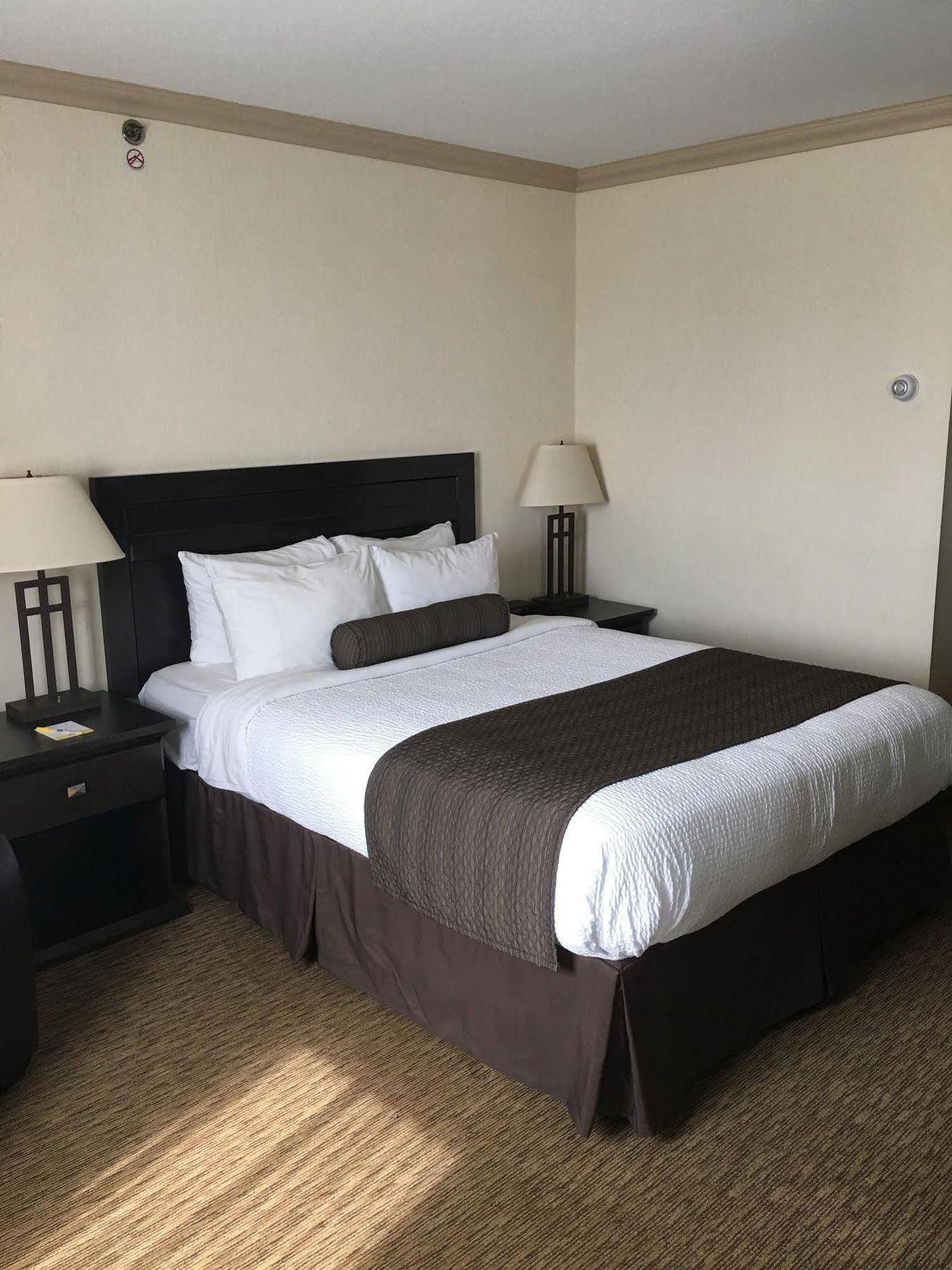 Days Inn & Suites By Wyndham Sault Ste. Marie On Buitenkant foto