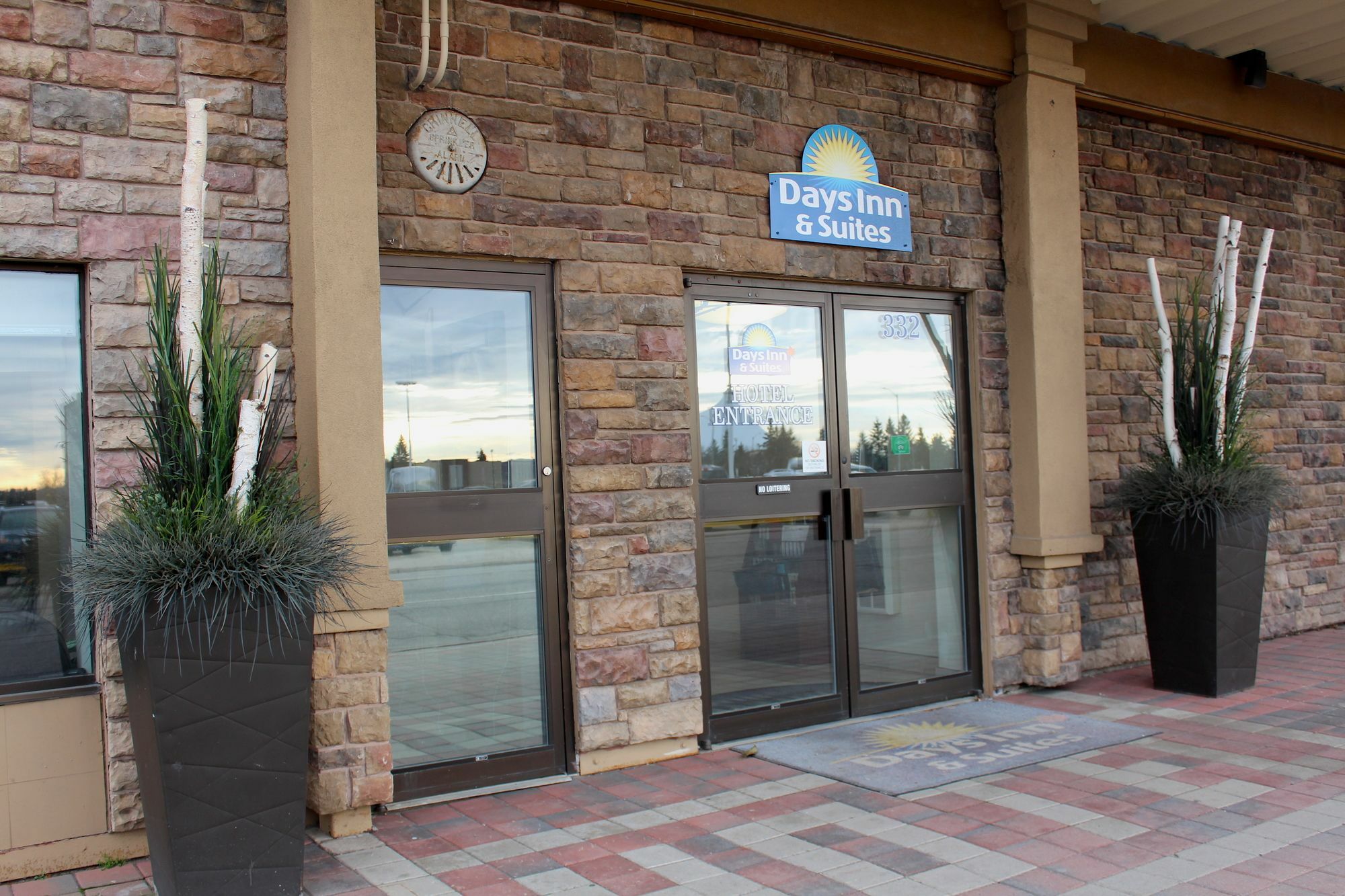 Days Inn & Suites By Wyndham Sault Ste. Marie On Buitenkant foto