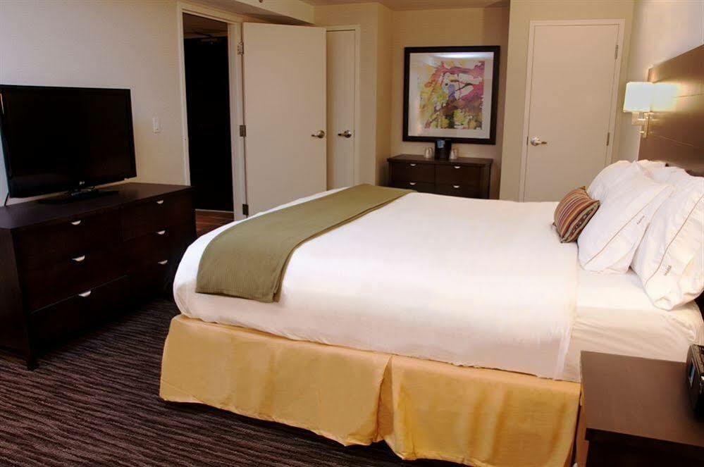 Days Inn & Suites By Wyndham Sault Ste. Marie On Buitenkant foto